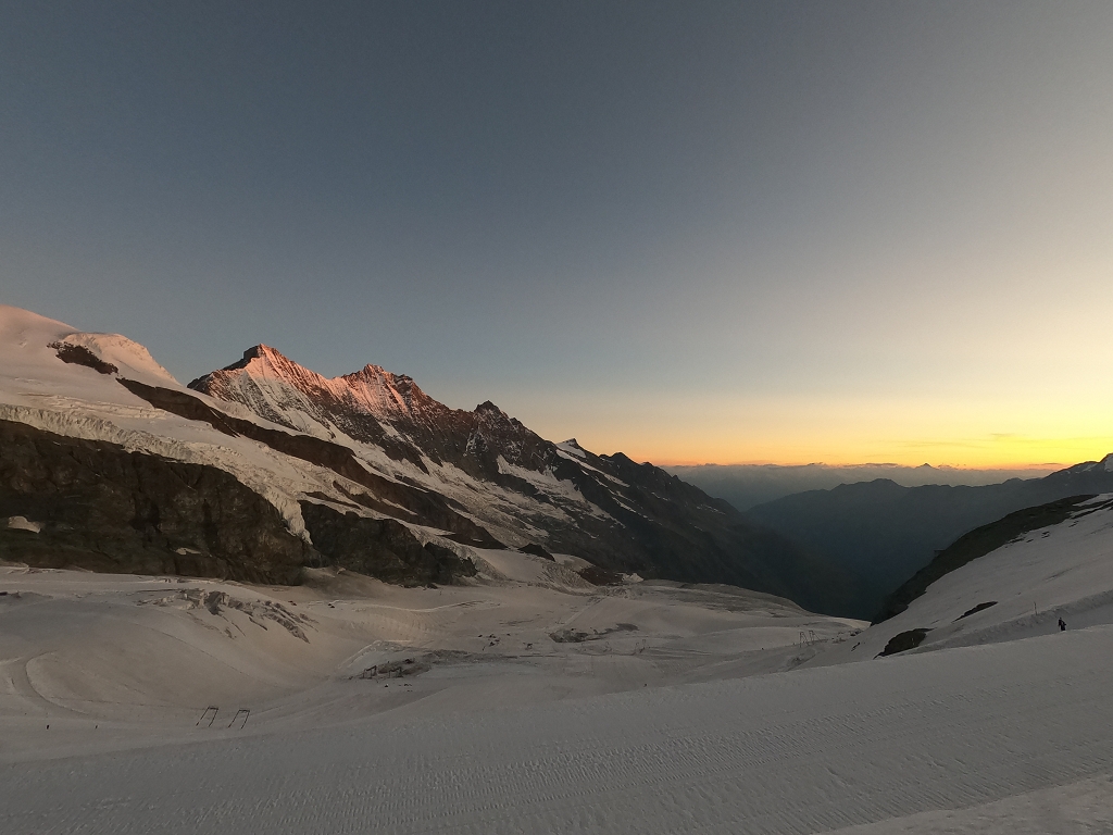 Sonnenaufgang in den Schweizer Alpen