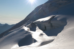 Beeindruckende Gletscherspalten auf dem Anstieg zum Allalinhorn