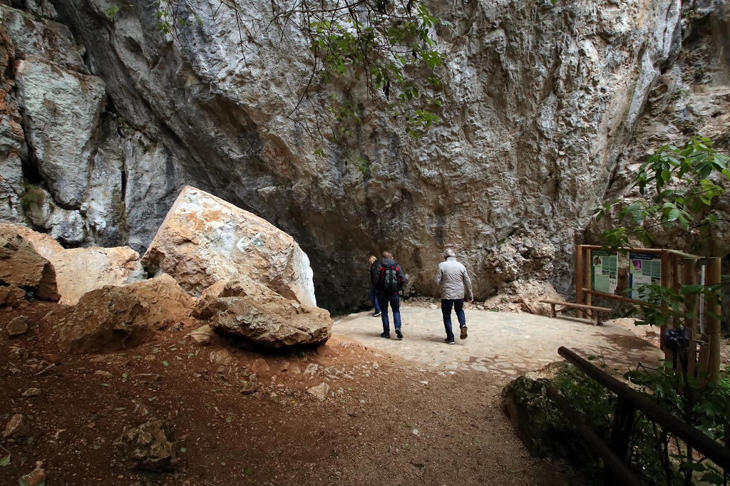 Eingang zur Srednja Bijambarska Höhle