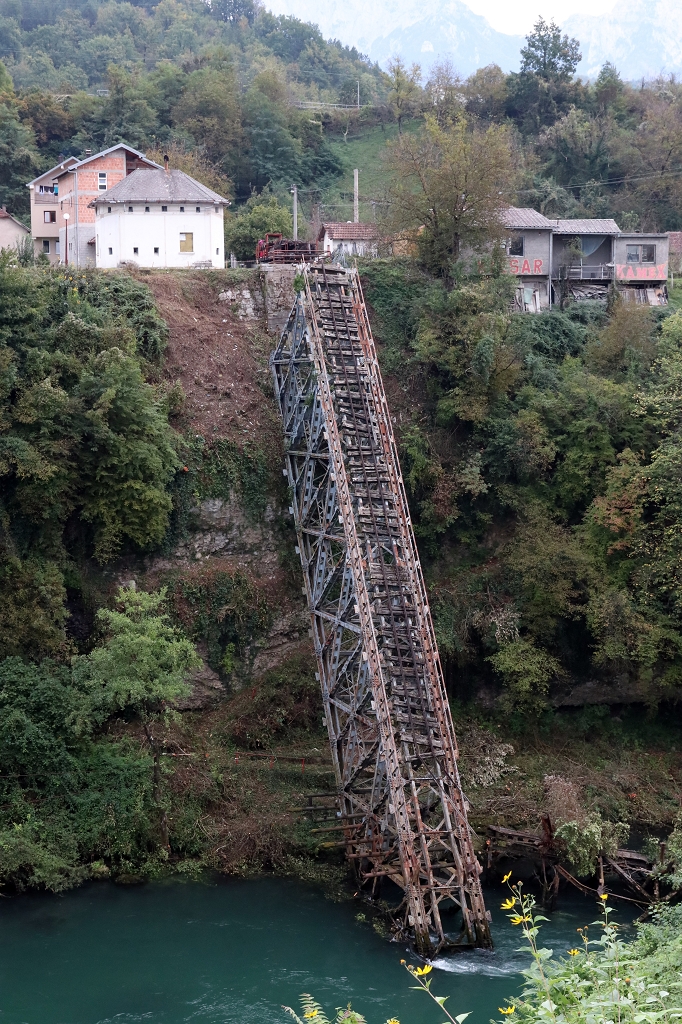 Zerstörte Eisenbahnbrücke in Jablanica