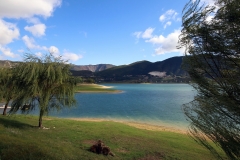 Ausblick auf den Ramsko jezero vom Klostergarten auf der Halbinsel Šćit