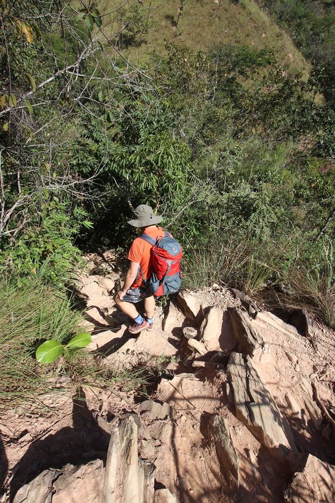 Steiler Abstieg zum Cachoeira das Andorinhas