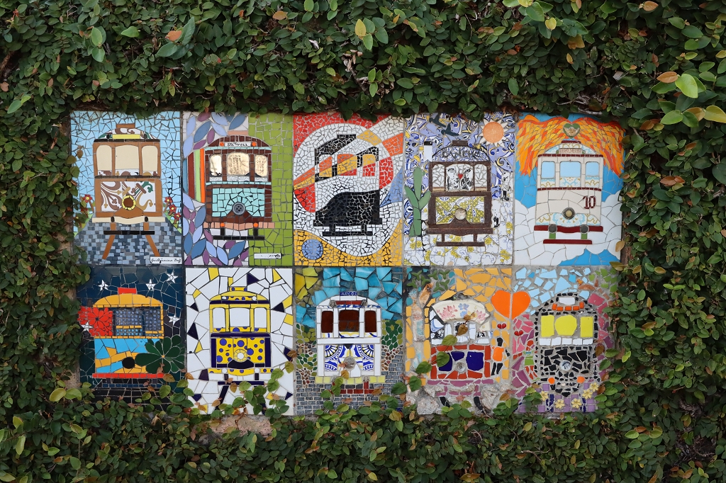 Fliesenmosaik im Viertel Santa Teresa