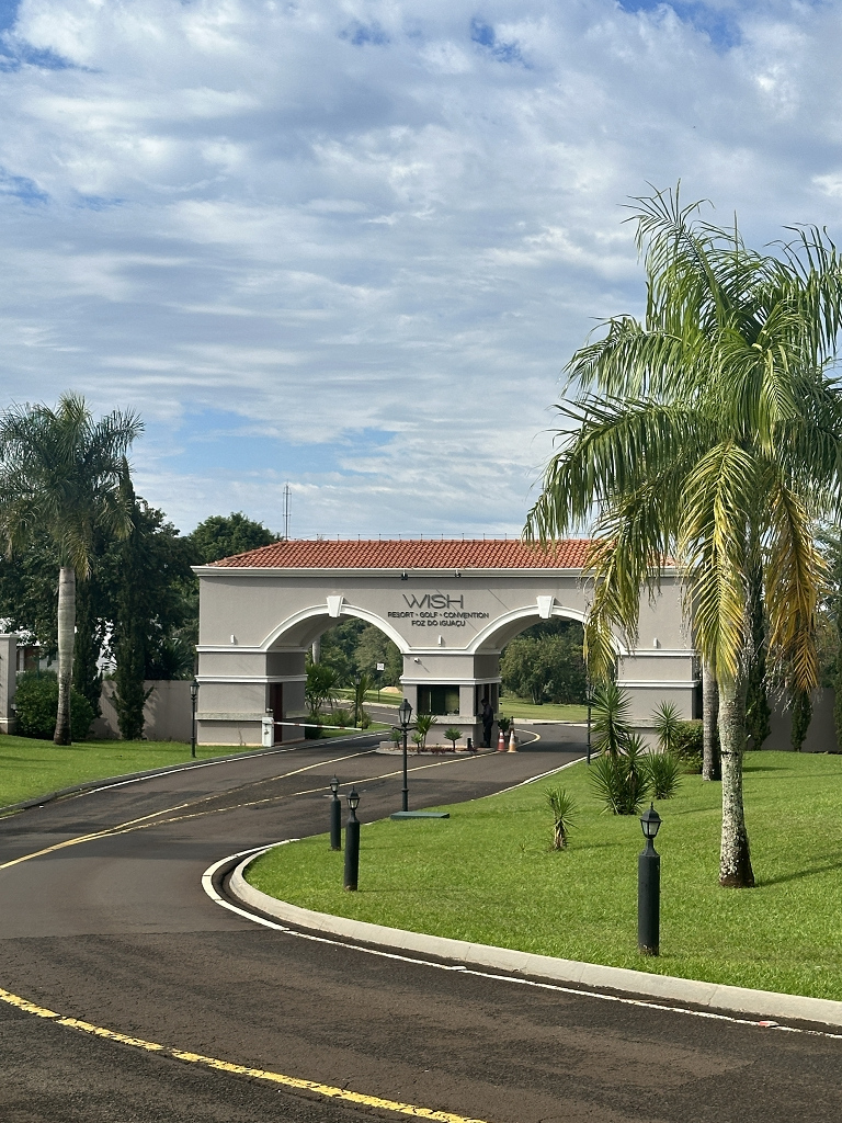 Einfahrt zum Hotel und zum Golfplatz
