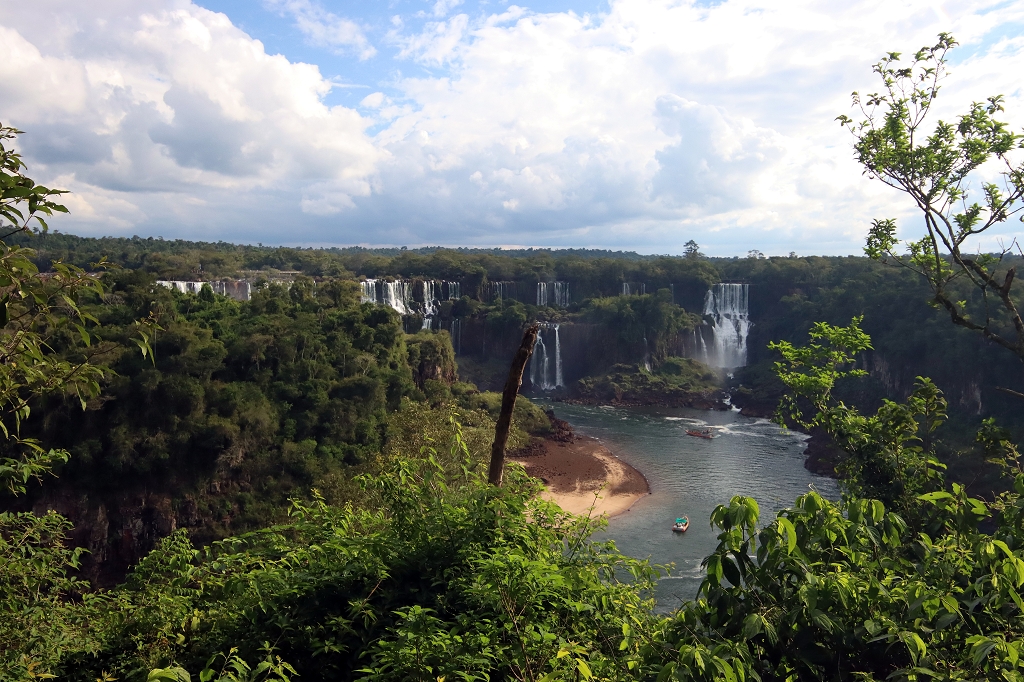 Blick auf die Iguazu-Wasserfälle