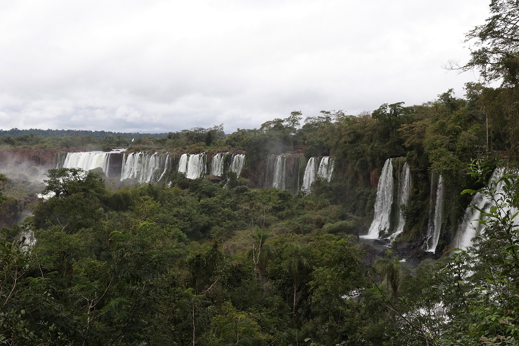 Ausblick auf die Wasserfälle von der Plattform am Salto Bossetti
