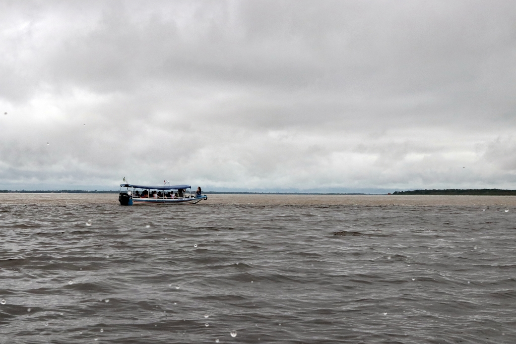 Zusammenfluss des Rio Negro und des Rio Solimões zum Amazonas