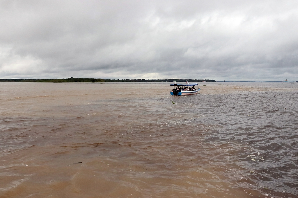 Zusammenfluss des Rio Negro und des Rio Solimões zum Amazonas