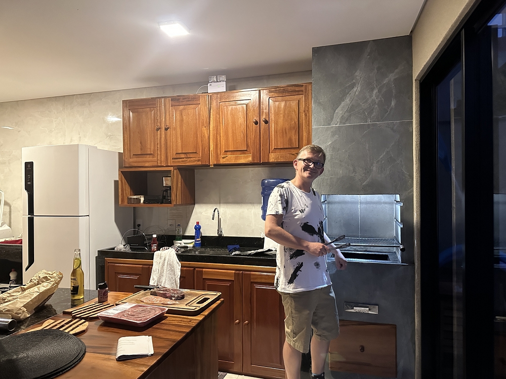 Klar, das Marcel so einen Grill auch gerne in der Wohnung schon eingebaut hätte :D