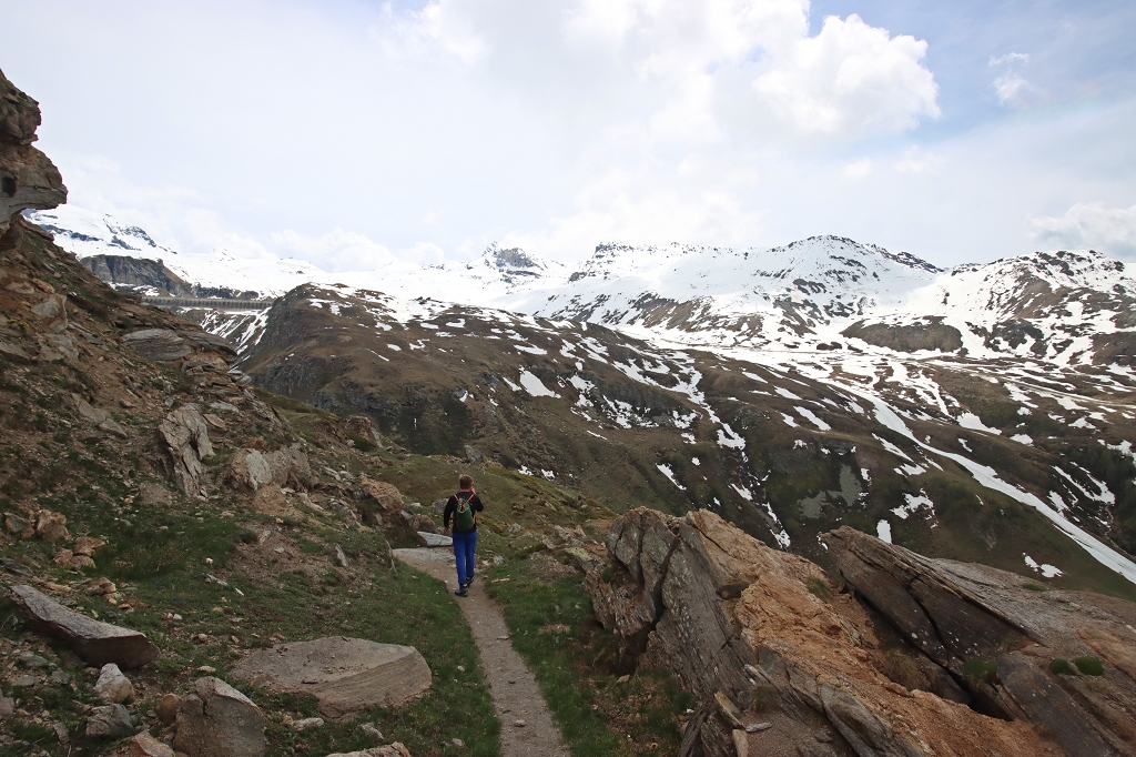 Abstieg von Plan Maison nach Breuil-Cervinia