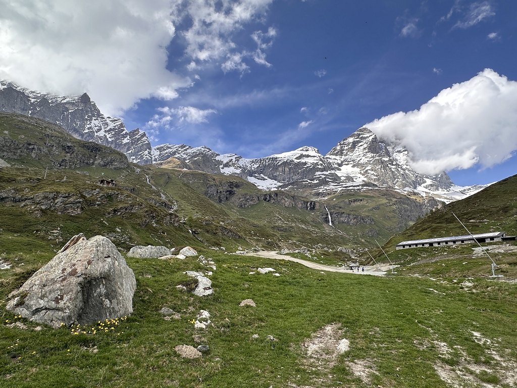 Blick auf Matterhorn und die Bergwelt