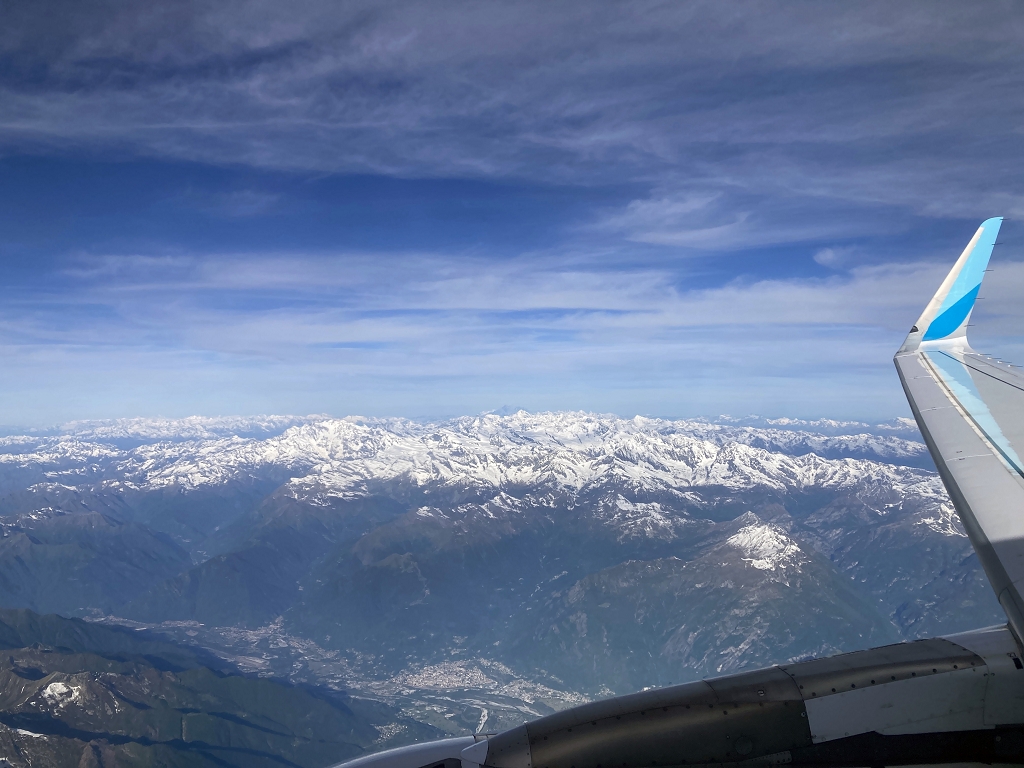 Blick auf die Alpen von oben