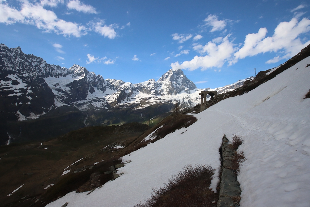 Wanderung zur Cappelletta in vetro Croce Giovanni Paolo II
