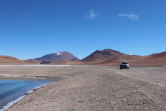 Kleiner See am Straßenrand auf der Fahrt zum Salar de Tara entlang der Ruta 27