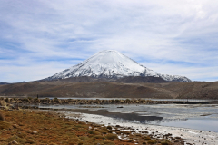 Vulkan Parinacota (6.342m) am Lago Chungará