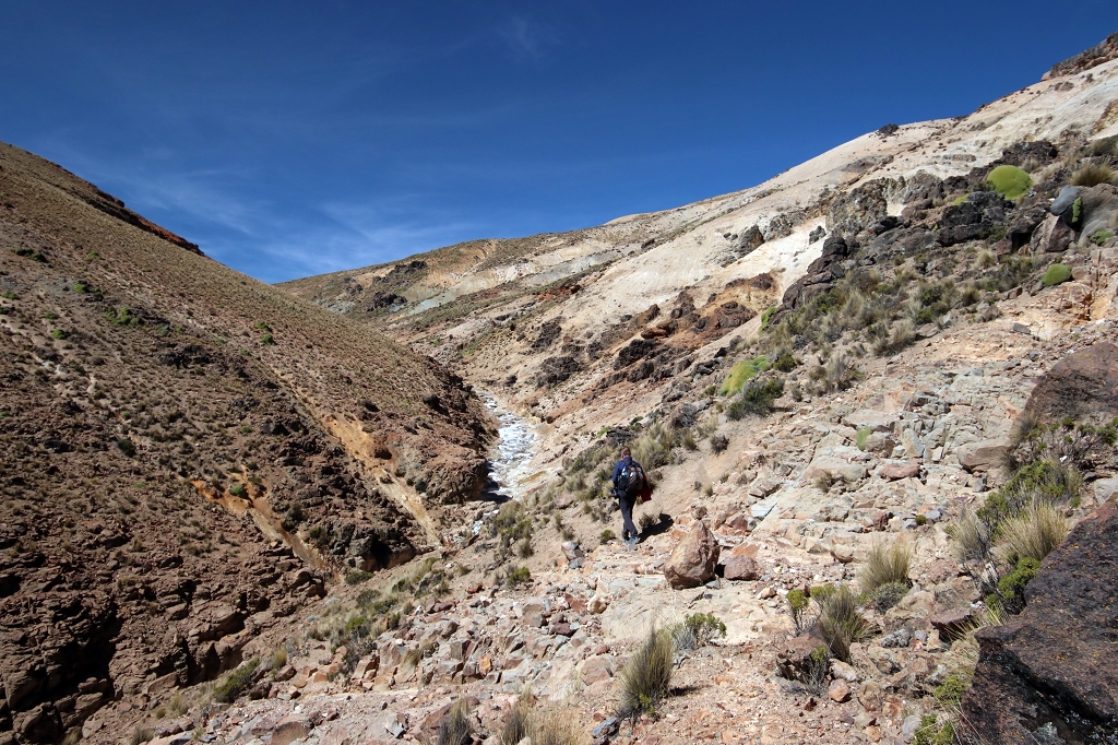 Abstieg zum Flusslauf auf dem Weg zum Cerro Milagro
