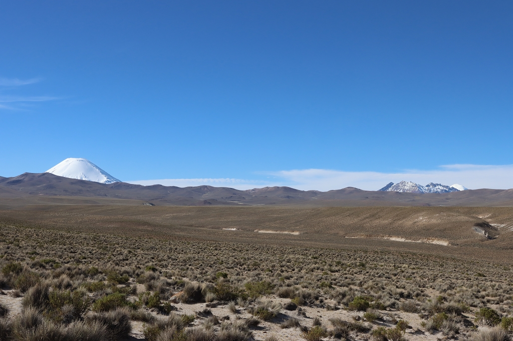 Der markante Kegel des Vulkans Parinacota