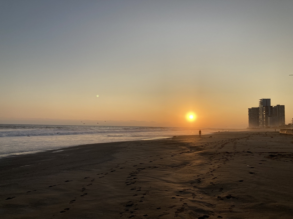 Sonnenuntergang am Strand von Iquique