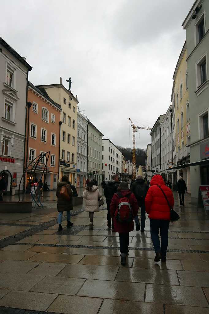 Durch die Einkaufsstraße in Passau
