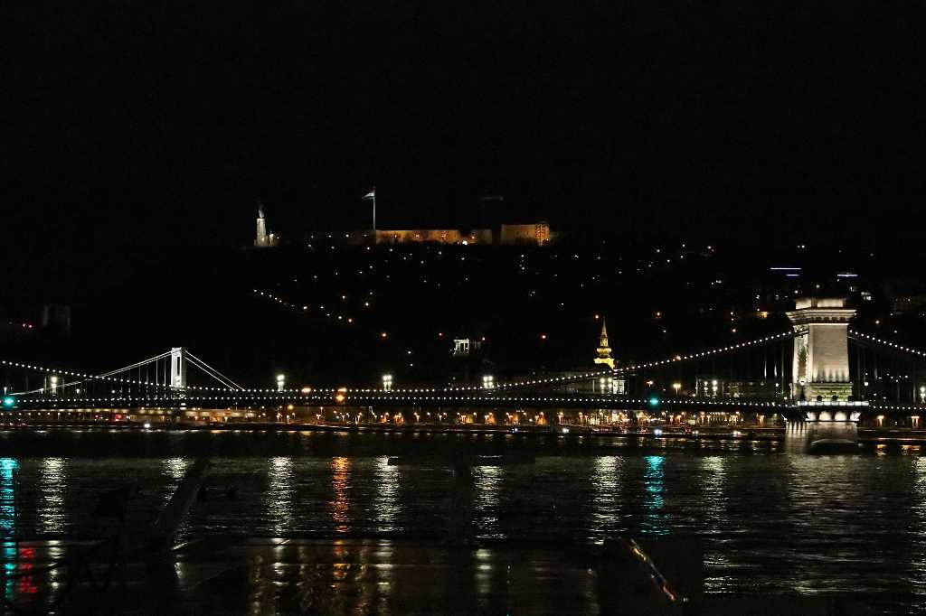 Budapest im Dunkeln