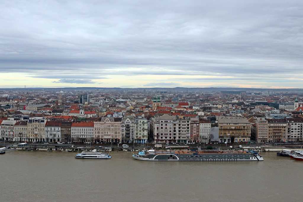 Ausblick vom Gellertberg auf die Donau und Budapest