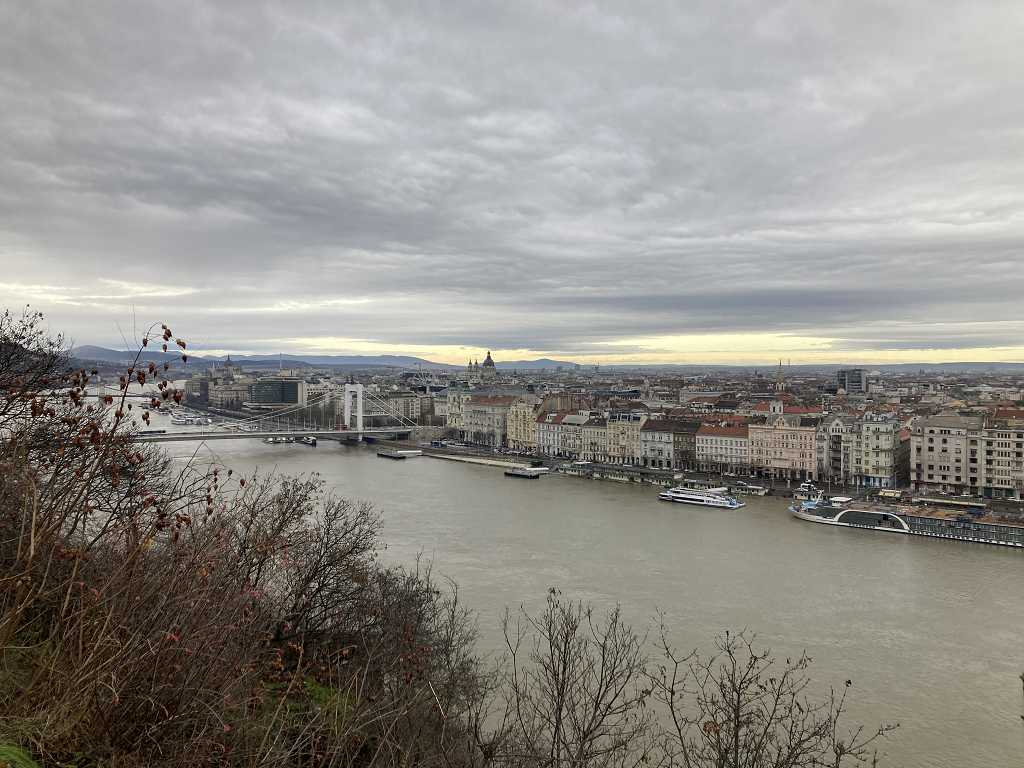 und auf Budapest
