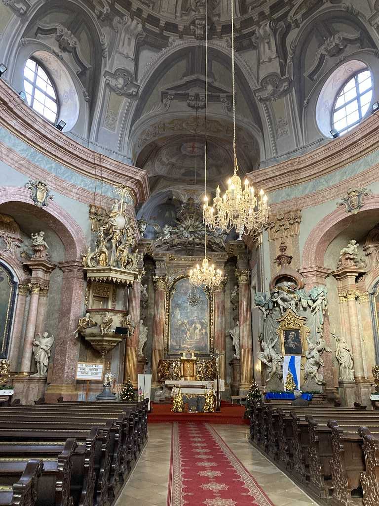 Das Innere der Trinitarierkirche in Bratislava