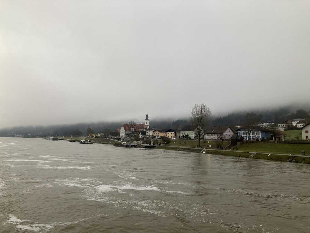 Im Nebel schipperten wir zurück nach Passau