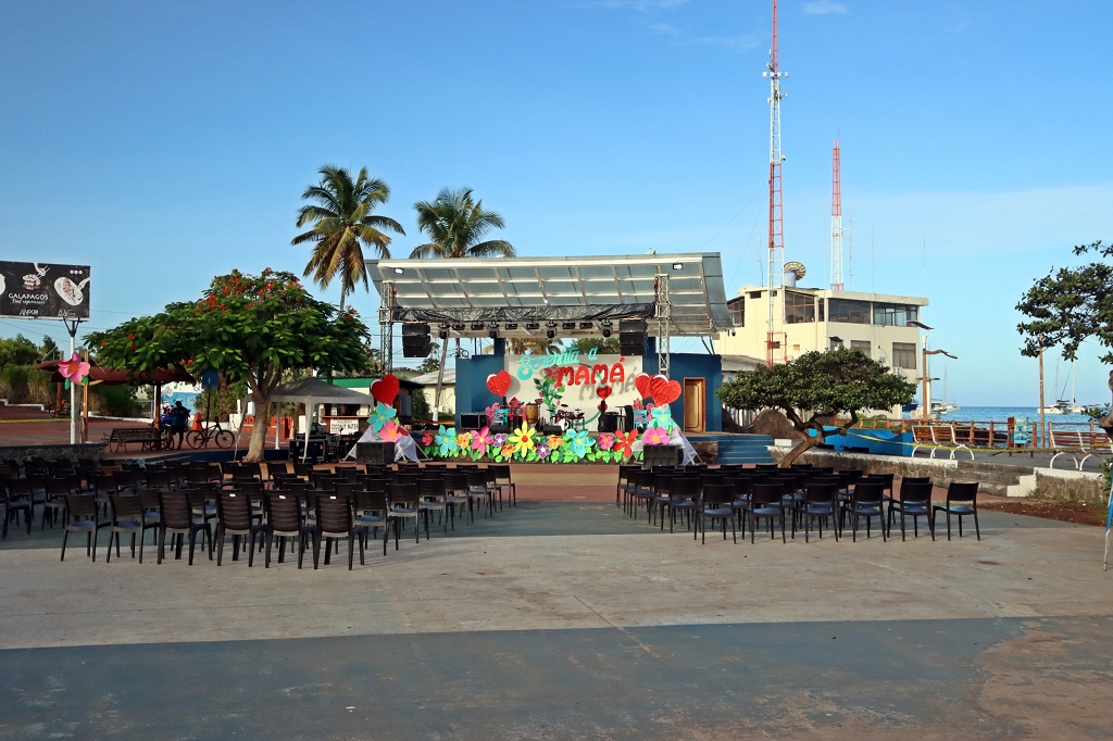 Zentraler Platz in Puerto Ayora