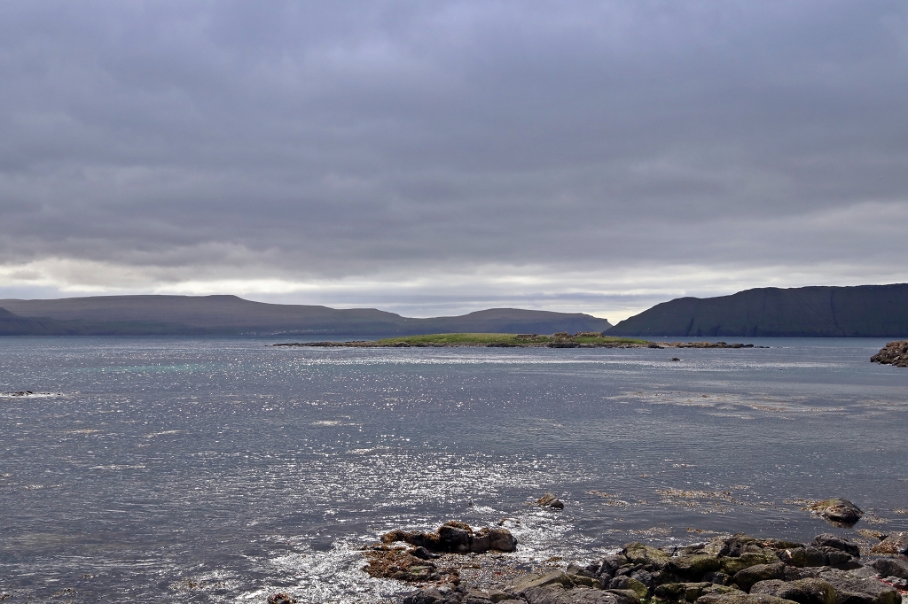 Blick auf das Meer in Kirkjubøur
