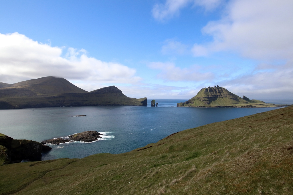 Sørvágsfjørður und Tindhólmur 