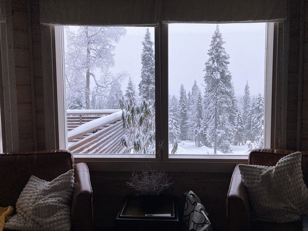 Ausblick vom Apartment auf die lappländische Winterlandschaft