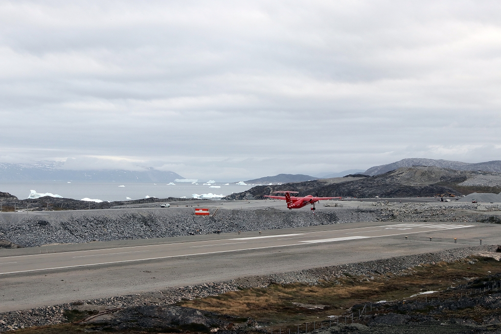 Blick auf den Flughafen von Ilulissat vom Orange Trail
