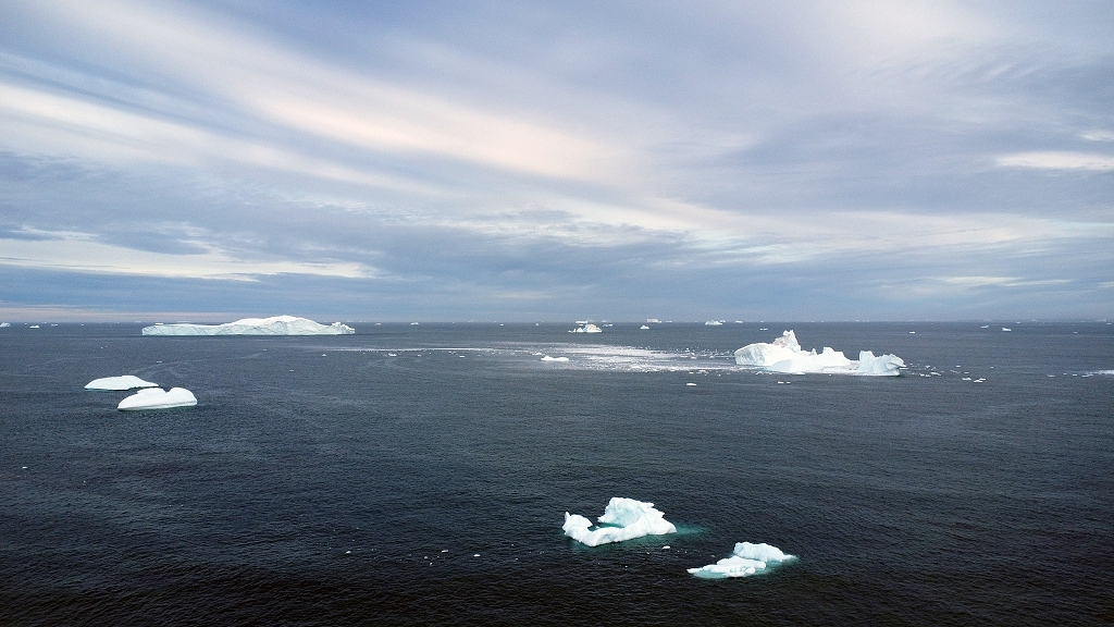 Blick von oben auf die Eisberge