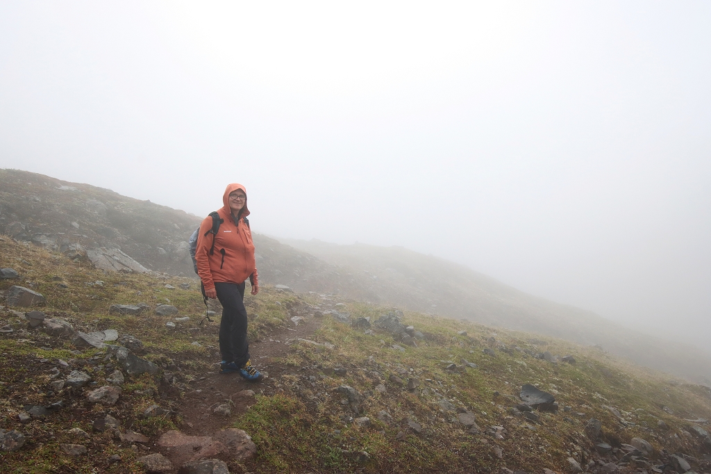 Abstieg durch dichten Nebel