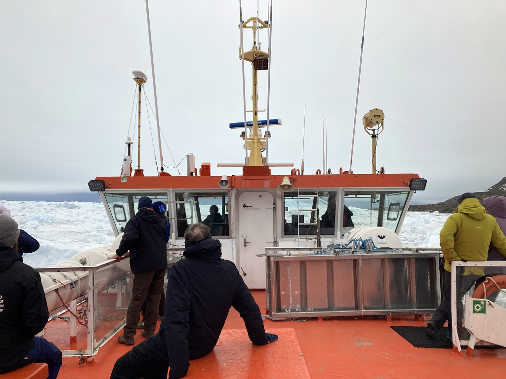 Der Eqi-Gletscher kommt in Sichtweite