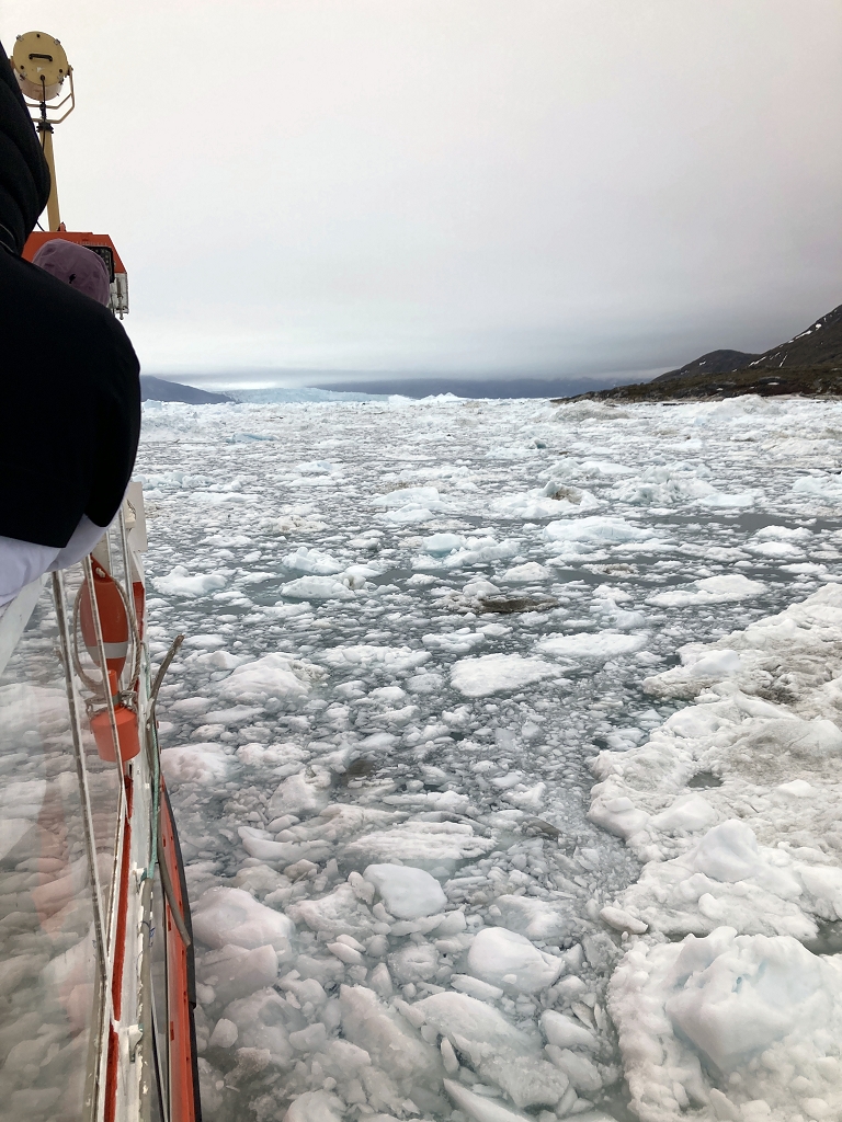 Der Eqi-Gletscher kommt in Sichtweite