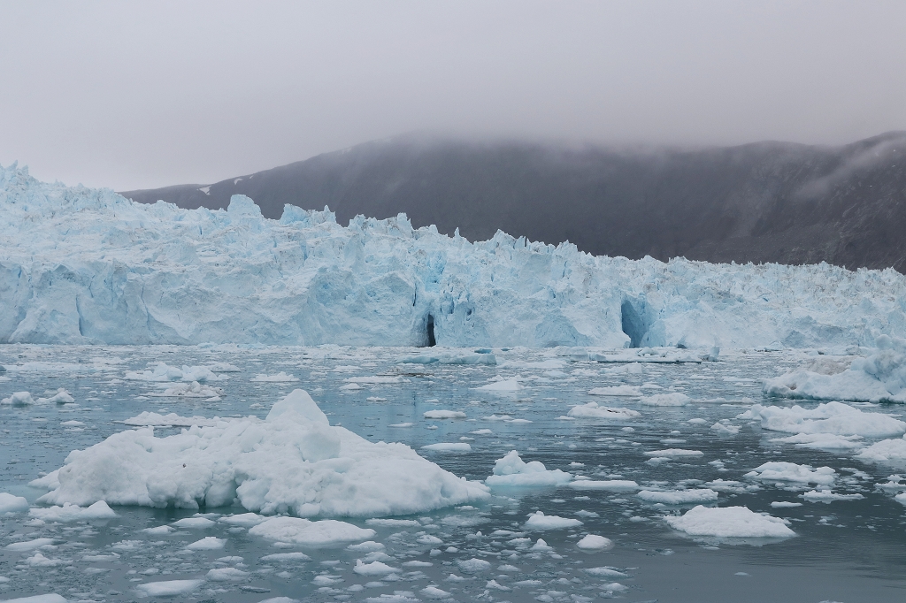 Vor dem beeindruckenden Eqi-Gletscher