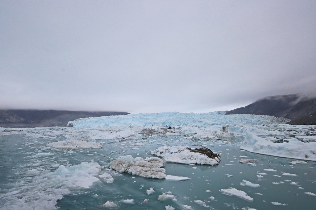 Nach 45 Minuten kehren wir dem Gletscher den Rücken und fahren zur Glacier Lodge