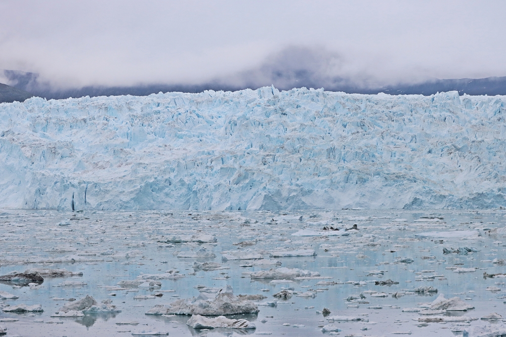 Blick auf den Gletscher von der Glacier Lodge Eqi