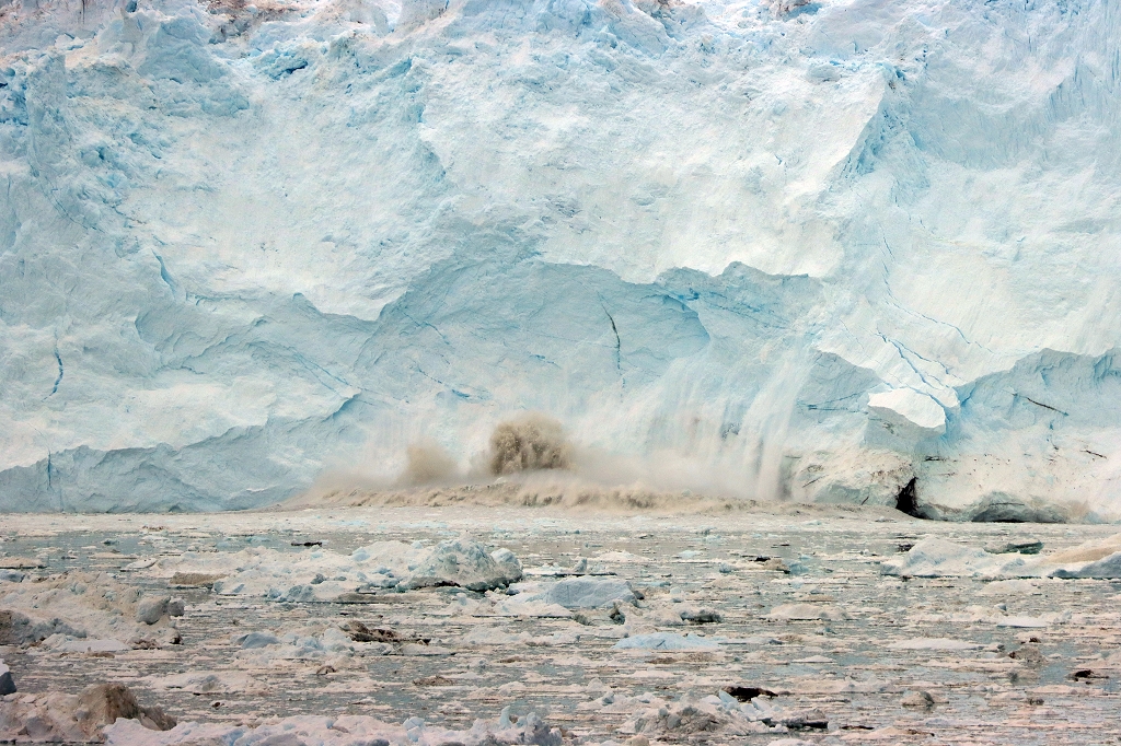 Blick auf den Gletscher von der Glacier Lodge Eqi