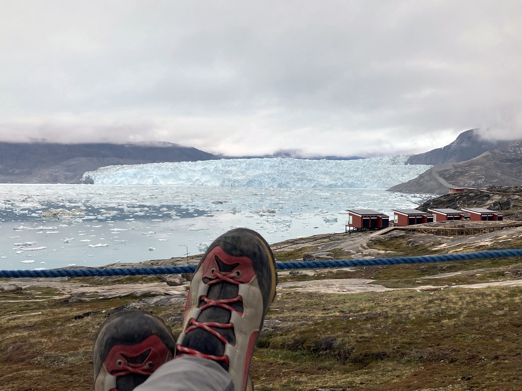 Blick von der kleinen Veranda am Zelt auf den Eqi-Gletscher
