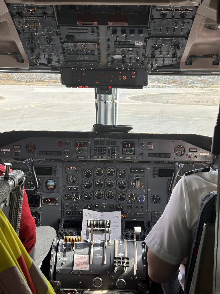 Blick ins Cockpit der Dash-8 von Air Greenland