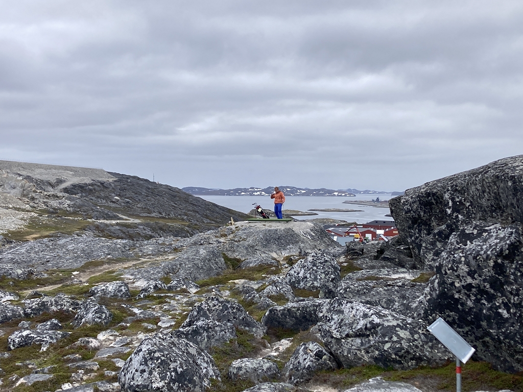 Abschlag Bahn 5 im Nuuk Golfclub