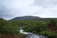 Wanderung zum Brúarfoss - Blick auf den Efstadalsfjall
