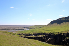 In der Schlucht Fjaðrárgljúfur auf Island