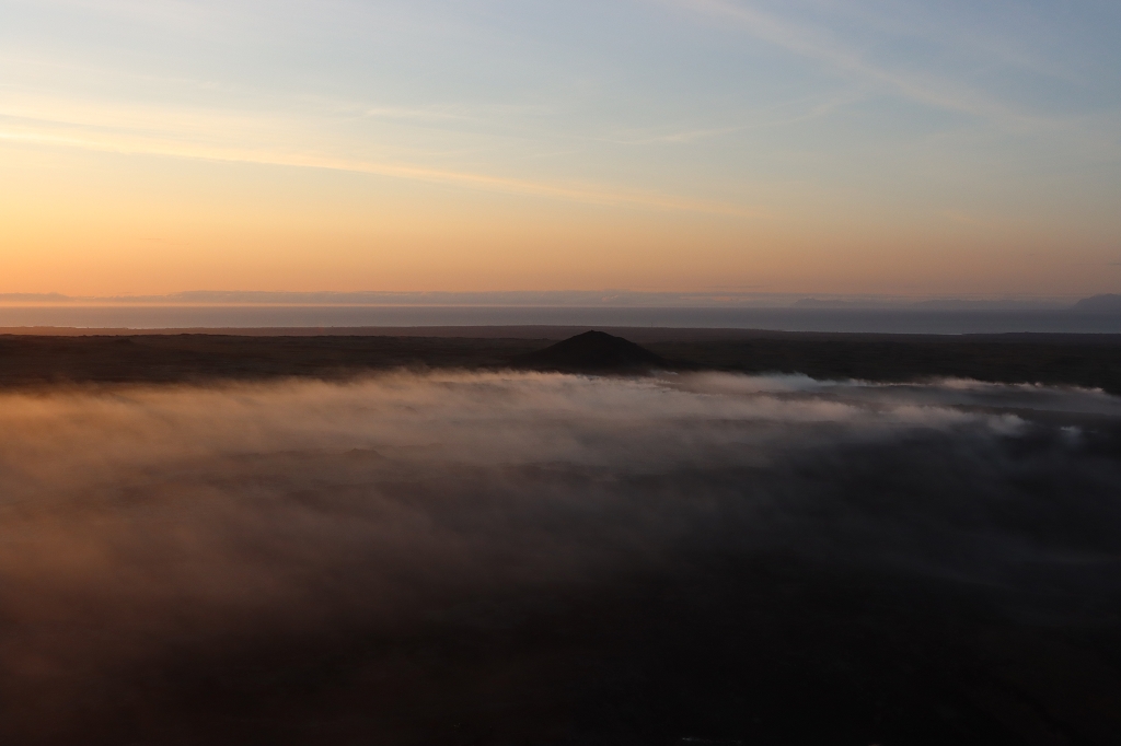 Sonnenuntergang an der Ausbruchsstelle am Litli-Hrútur auf Island