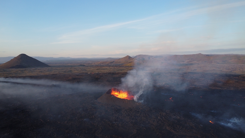 Mit der Drohne über die Eruption am Litli-Hrútur auf Island