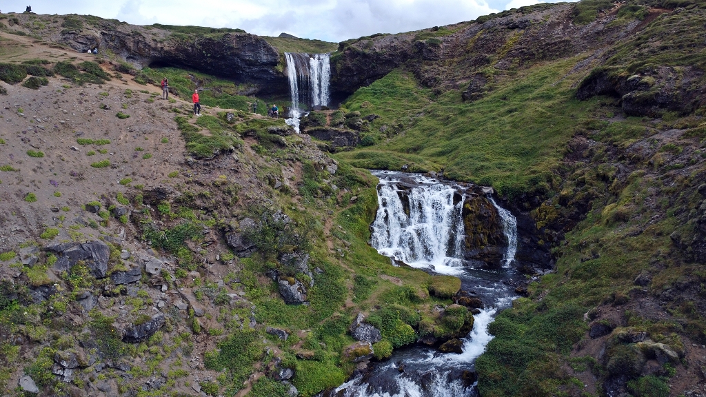 Selvallafoss Wasserfall (Sheep’s Waterfall) aus der Luft