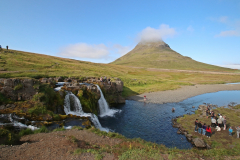 Berg Kirkjufell und den Wasserfall Kirkjufellsfoss
